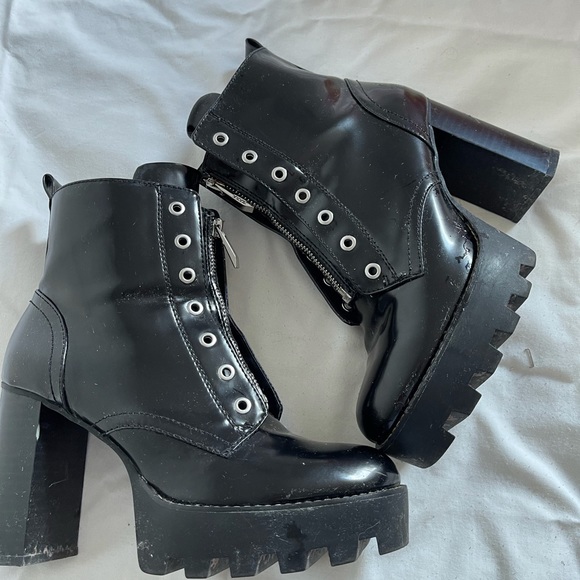 Zara track sole combat heeled booties. Size:9. - Picture 3 of 4